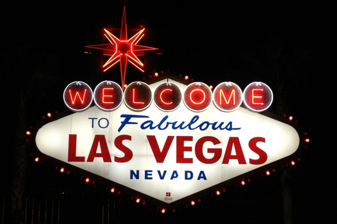The 12 Most Iconic Neon Signs In America