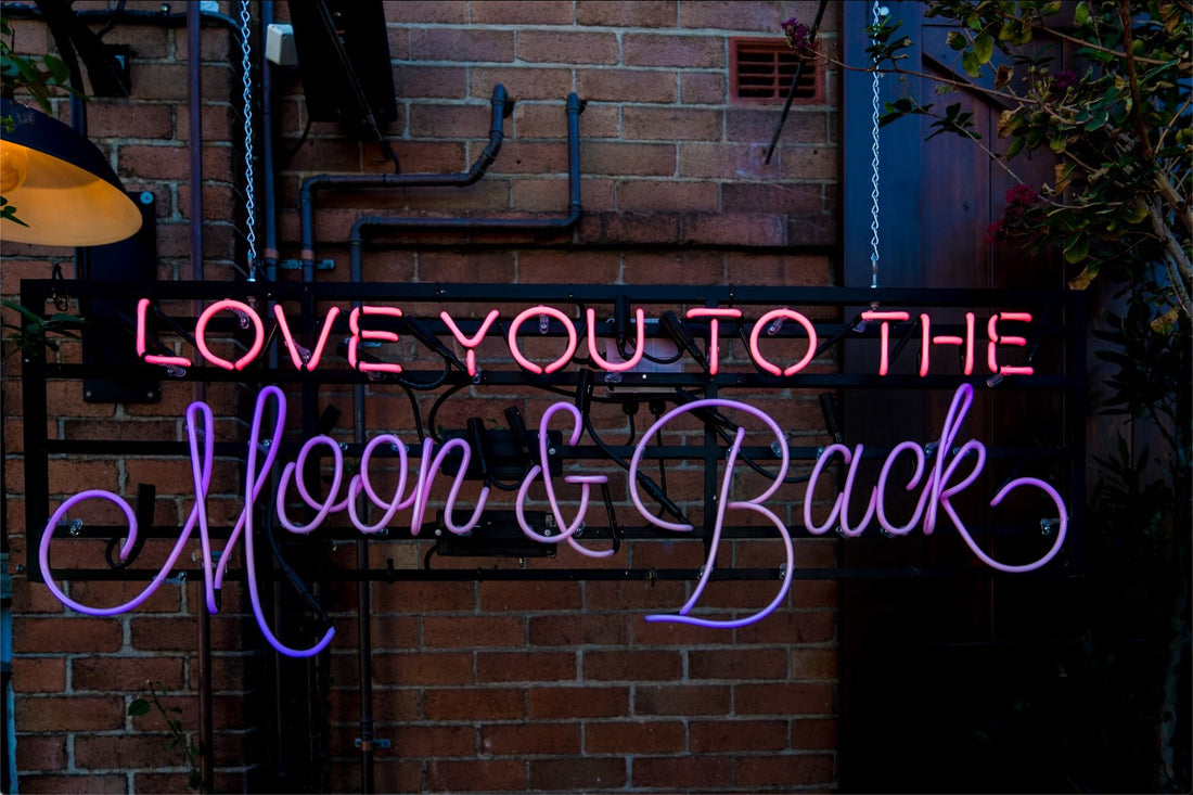 11 Tips on Office Decor Using Neon Artwork and Neon Signs